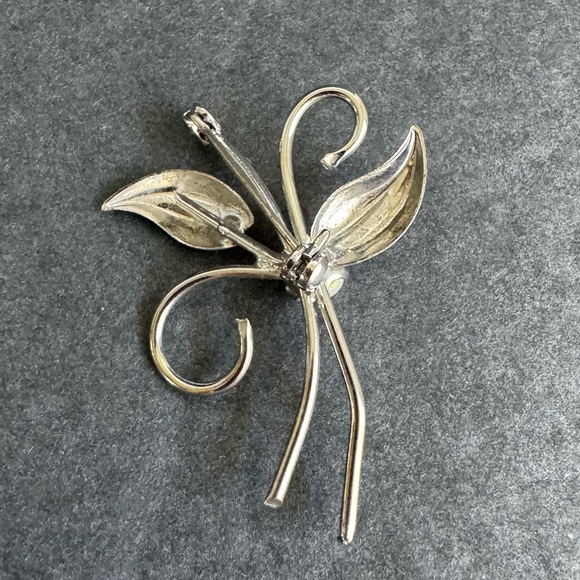 Vintage Pearl Flower Spray Brooch Silver Tone Leaves Dainty Feminine - Picture 4 of 8
